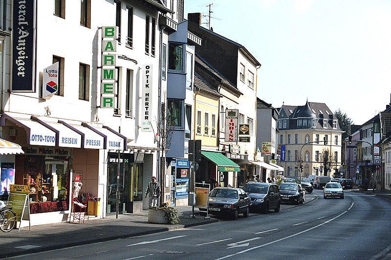 File:Bornheim, die Königstraße.jpg