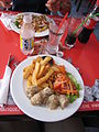 Bouchons, frites et limonade Cot