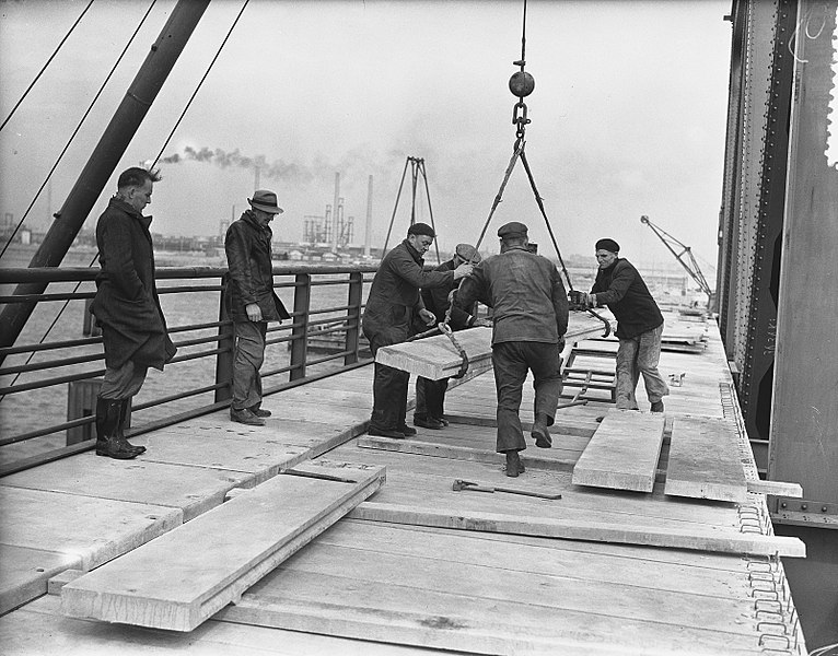 File:Bouw nieuwe brug over Oude Maas, Bestanddeelnr 906-4009.jpg