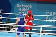 Deutsch: Boxen bei den Olympischen Jugendspielen 2018 Tag 12, 18. Oktober 2018 - Finale Fliegengewicht Mädchen – Martina La Piana (Italien, blau) schlägt Adijat Gbadamosi (Nigeria, rot) 5-0; Ringrichter ist James Beckles (Trinidad und Tobago). English: Boxing at the 2018 Summer Youth Olympics on 18 October 2018 – Girl's flyweight Gold Medal Bout - Martina La Piana (Italy, blue) beats Adijat Gbadamosi (Nigeria, red) 5-0; Referee is James Beckles (Trinidad and Tobago). Español: Boxeo en los Juegos Olímpicos Juveniles de Verano de 2018 en 18 de octubre de 2018 - Combate a medalla de oro de peso mosca para mujeres: Martina La Piana (Italia, azul) le gana a Adijat Gbadamosi (Nigeria, roja) 5-0; El árbitro es James Beckles (Trinidad y Tobago).