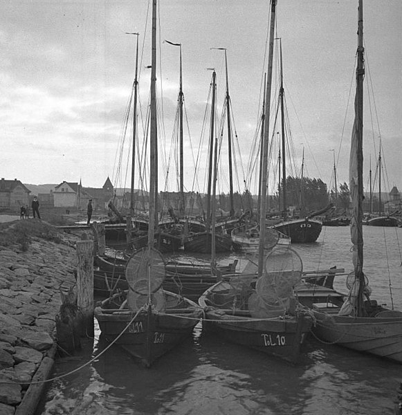 File:Bundesarchiv B 145 Bild-P017310, Ostpreußen, Tolkemit, Hafen.jpg