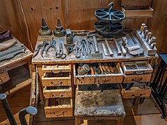 CH.ZG.Zug Museum-Burg-Zug shoemaker's-workbench-around-1930.jpg