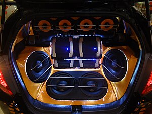 Sistema de audio de un Honda Jazz fabricado por Hertz