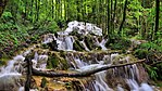 Châteauvieux-les-Fossés, Tuffstein-Wasserfall von Vergetolle.jpg