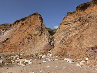 <span class="mw-page-title-main">Chine</span> Steep-sided river valley