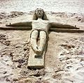 Figura de arena de la crucifixión de Cristo