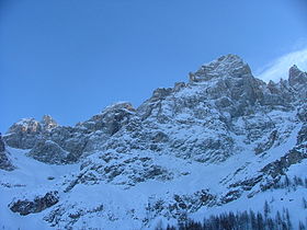 Veduta invernale del versante occidentale.