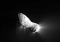 Навколоземна комета Гартлі 2 під час візиту космічного зонда Deep Impact (грудень 2010)