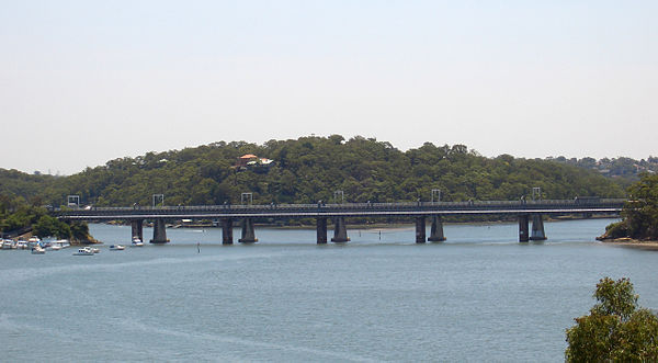 The old and new Como bridges over the Georges River, facing west. The older bridge is in the foreground.