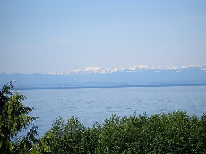 File:Comox Glacier from Powell River, June 2007 (927339073).jpg