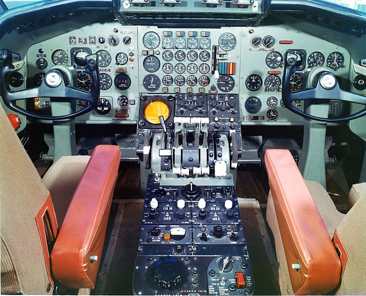 File:Convair 880 Cockpit in Color.jpg