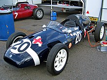 Um Cooper T43 com as cores da equipe de Rob Walker.