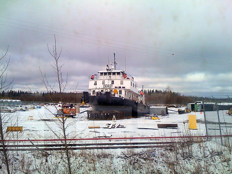 File:Crowley (tugboat), Tanana River.jpg