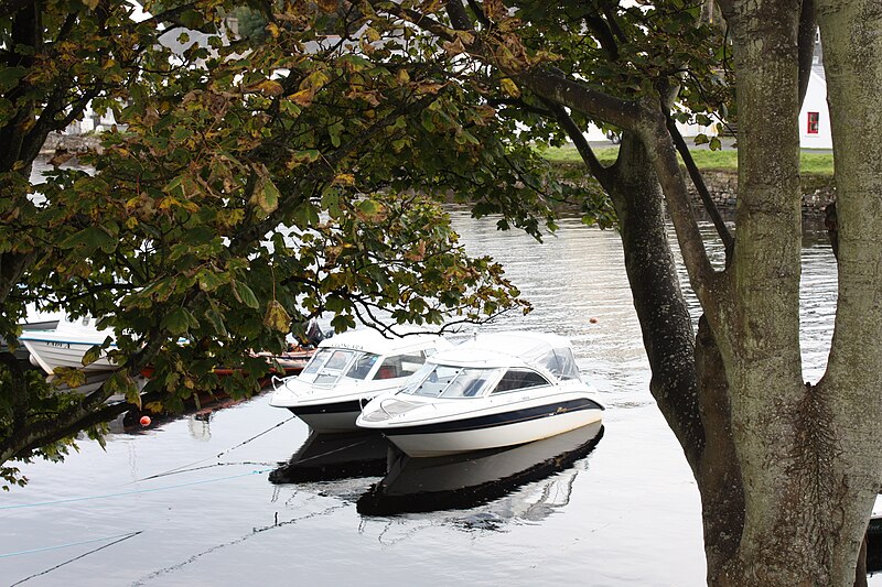 File:Cushendun Harbour, September 2010 (10).JPG