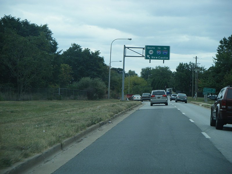 File:DE 62 ramp to DE 141 SB.JPG