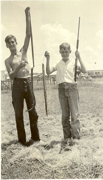 File:Dad and his eels - Louisiana summer 1938.jpg