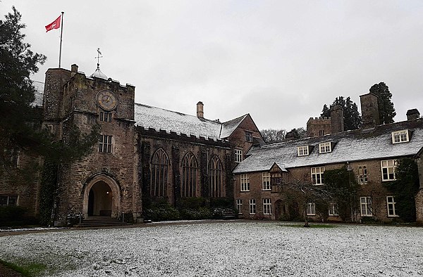 Dartington Hall courtyard. The Great Hall and entrance on the left, and the medieval lodgings on the right.