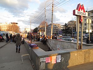 Метро Делиси Entrance.jpg 