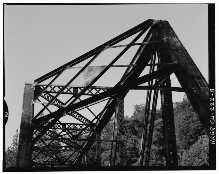 File:Detail, skewed portal bracing at west portal, also showing boxed endposts, latticed upper transverse and diagonal sway bracing, laced vertical members, view to northeast, 210mm HAER CAL,45-POFLT.V,1-8.tif