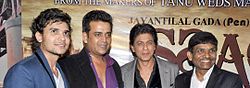 Dhaval Gada, Ravi Kishan, Shahrukh Khan and Jayantilal Gada.jpg