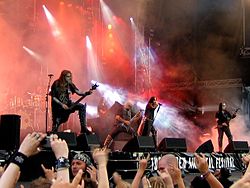 Dimmu Borgir saat tampil pada tahun 2005.