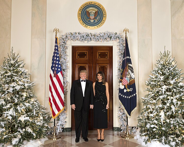 File:Donald and Melania Trump's Christmas portrait.jpg