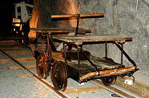 Классическая дрезина с ручным мускульным приводом — Королевские шахты, Конгсберг, Норвегия.