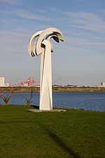 Venter på Mariner-skulpturen i Dublin