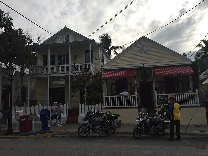 File:Duval Street, Key West, FL - 27225185677.jpg