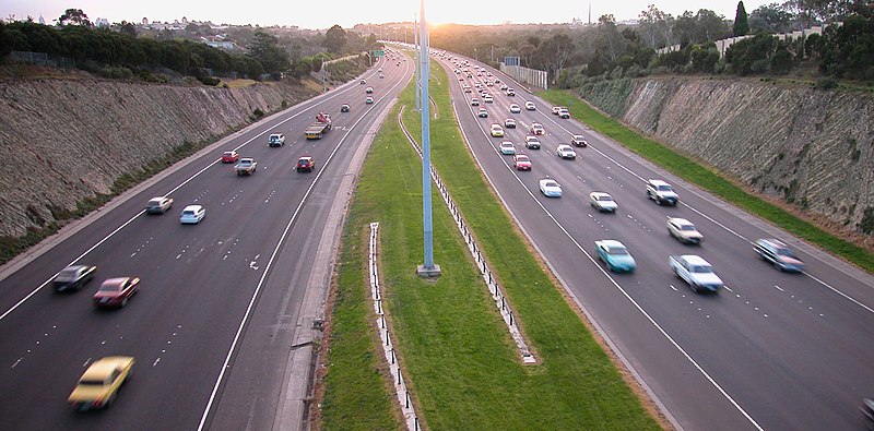 File:Eastern Freeway Belford St.jpg