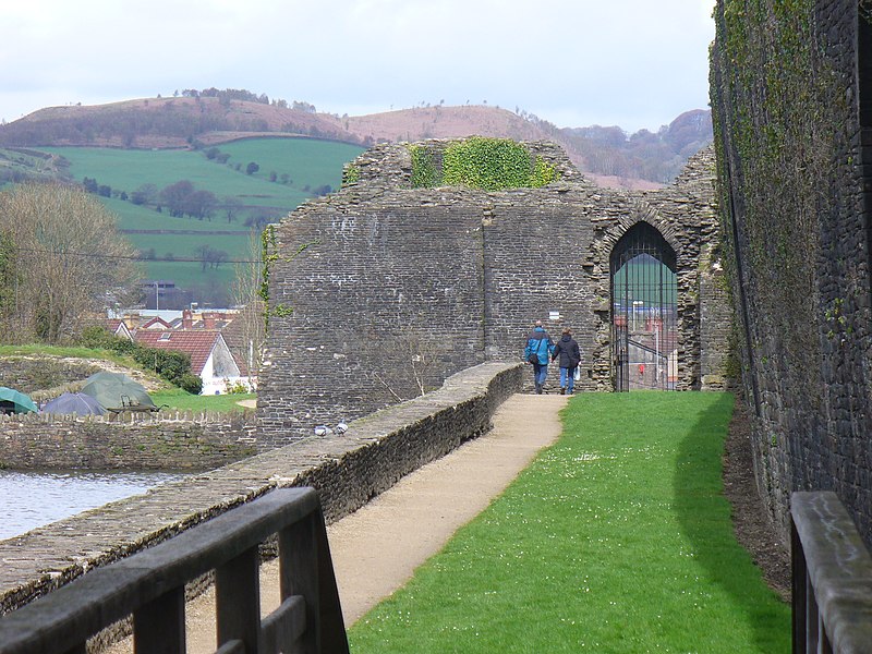 File:Eastern Walls - geograph.org.uk - 2340860.jpg