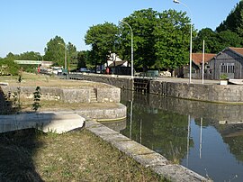 The Beaulieu canal lock in Le Mériot