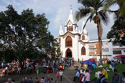 Parque Caldas with the church Inmaculada Concepción