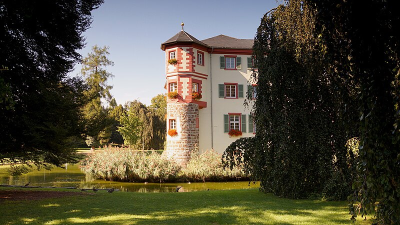 File:Eichtersheim, Wasserschloss Angelbachtal.jpg