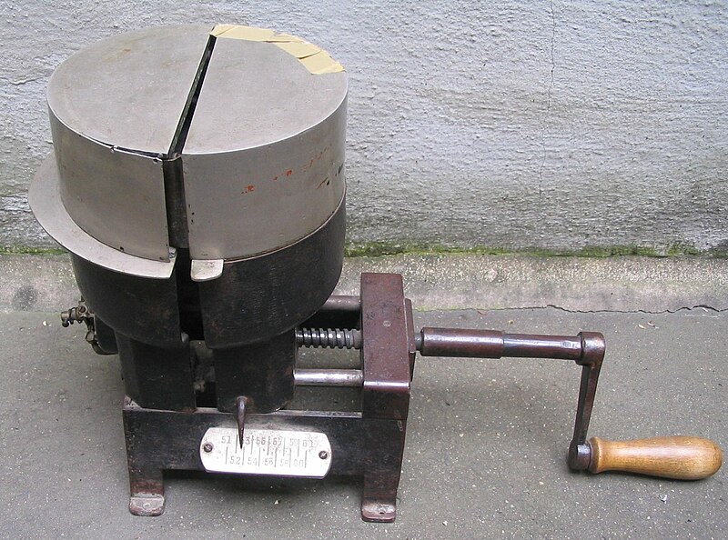 File:Electrical hat stretcher, ca 1950.jpg