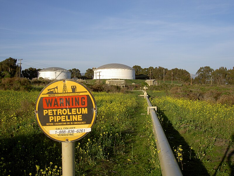 File:Ellwood oil storage tanks.jpg