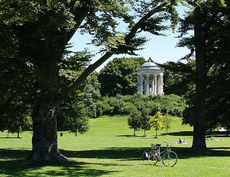 File:Englischer Garten - panoramio.jpg