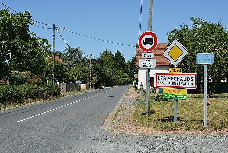 File:Entrée Les Séchauds direction Vichy (Bellerive-sur-Allier) 2022-06-11.JPG