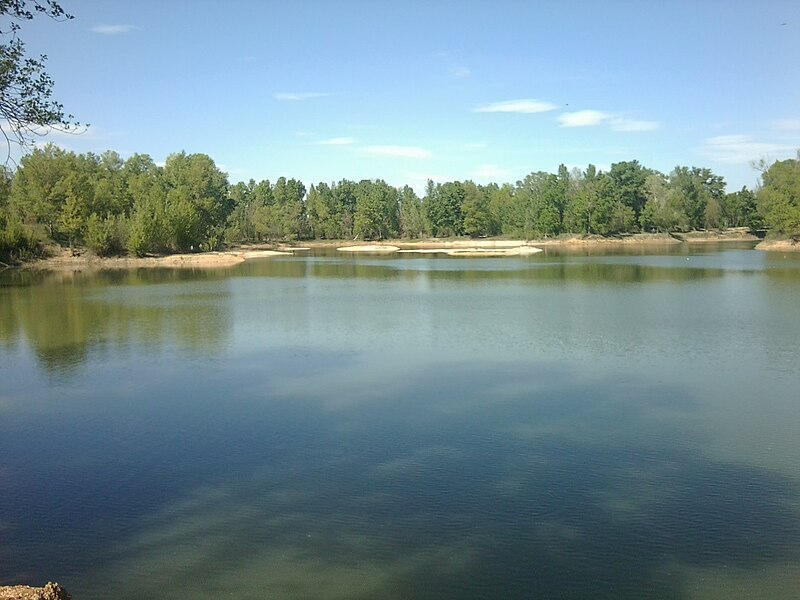 File:Etang de la Ginouze.jpg