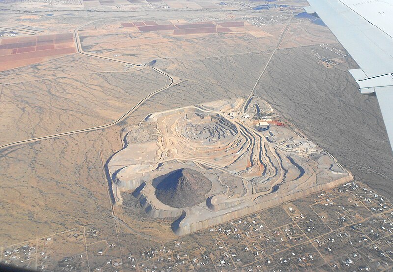 File:Flying over Tucson - Quarry (6843233244).jpg