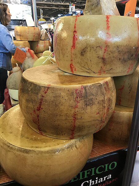 File:Fromages italiens SIA.jpg