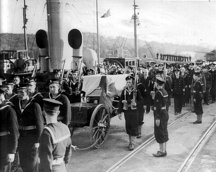 File:Funeral of General Sikorski, Plymouth 1943.jpg