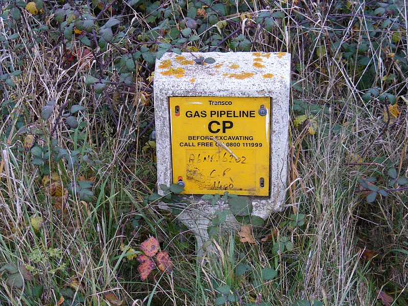 File:Gas Pipeline marker - geograph.org.uk - 1045628.jpg