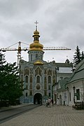 La façade est de l'église-porte.