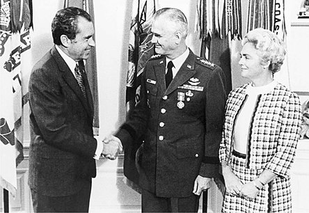 President Richard Nixon awards the Distinguished Service Medal to Westmoreland, June 30, 1972.