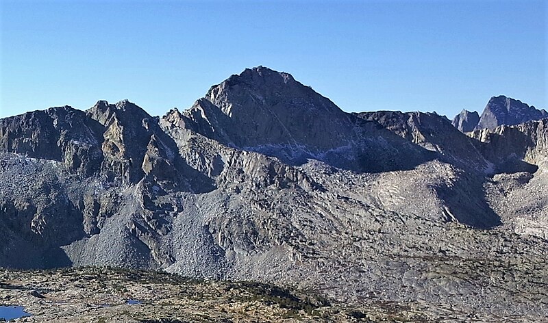 File:Giraud Peak.jpg