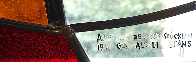 File:Glasfenster, 1965, Domschulhaus Arlesheim, von Paul Stöckli (1906–1991), gewidmet der Künstlerin Verena de Nève.jpg