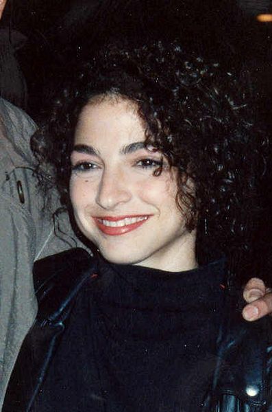 File:Gloria Estefan at the 1990 Grammy Awards cropped.jpg