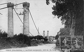 Gray: el pont penjant (104 m de llarg).