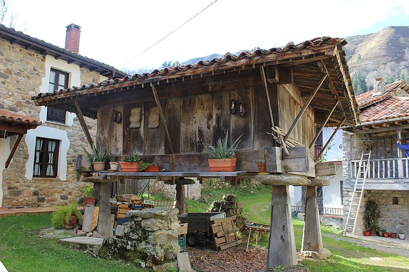 File:Hórreos de Espinaredo. Asturias. 47.jpg